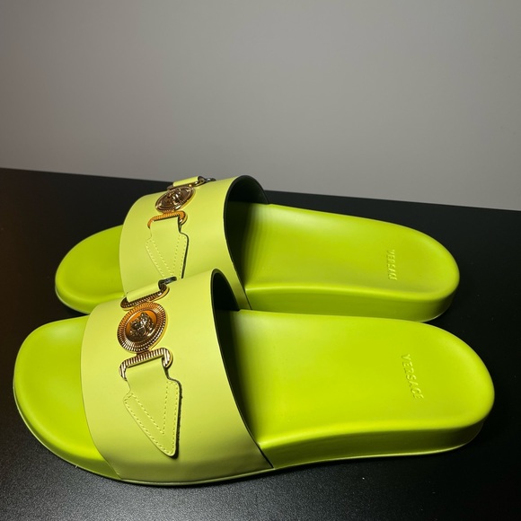 New with tag Real authentic Versace slides. Men’s size 10 - Picture 2 of 4